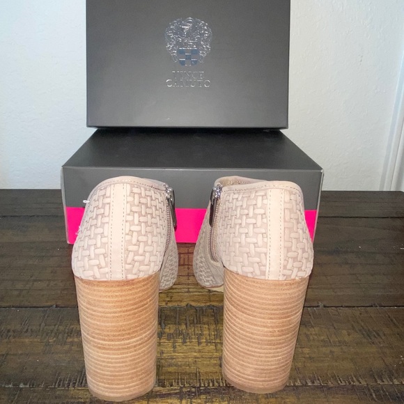 New Vince Camuto Size 5M - Picture 3 of 5